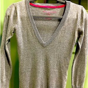 Aeropostale v-neck gray sweater .size small
